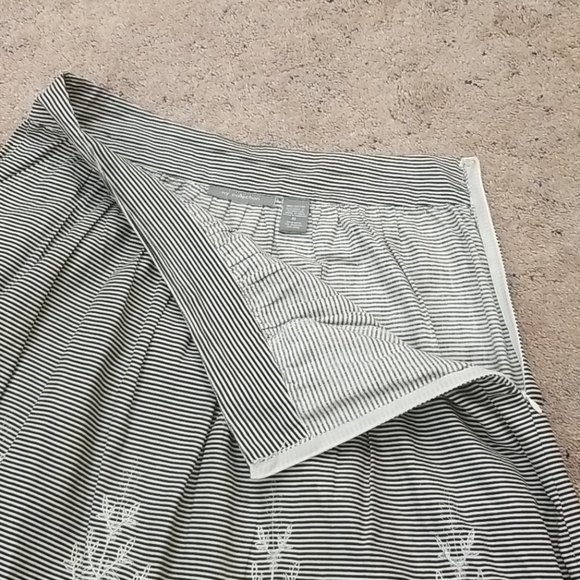 ADORABLE NY Collection embroidered skirt W/POCKETS - Picture 5 of 7